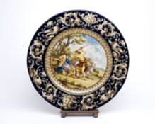 Großer Wandteller, Italien, 20. Jh., Keramik, polychrom, Spiegel mit figuraler Szene, ø 56 cm