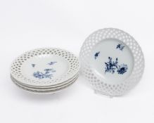5 Durchbruchteller, KPM Berlin, um 1800, Fahne mit Korbgeflecht, Spiegel mit Blumen und einem Falte