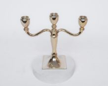 Tischleuchter, Silber 925, Jakob Grimminger, dreiflammig, auf quadratischem Stand, geschwert, 22 cm