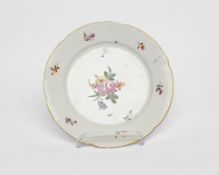 Teller, Jacques Vermonet & Fils, Boisette, um 1790, bunte Blumenmalerei, Goldrand, ø 24.3 cm, Fahne