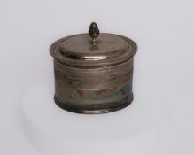 Teedose, Silber 800, Italien, oval, umlaufende Bordüre mit Girlanden, profilierter Rand, Deckel mit