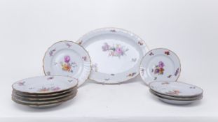 Serviceteile, 11-tlg., Royal Kopenhagen, 19./20. Jh., Neuosier, sächsische Blume, Goldrand: 4 Vorsp