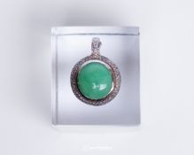 Anhänger, 14kt Weißgold, Jade, kleine Diamanten, ca. 14.5 g, ca. 3.5 cm hoch, ca. 3 cm breit