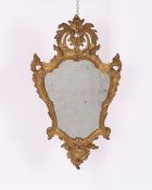 Rokoko-Spiegel, Louis XV, um 1765, Rahmen in geschweifter Rocaillenform mit durchbrochen gearbeitet