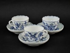3 Tassen mit Untertasse Meissen Zwiebelmuster