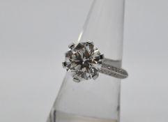 18K Weissgoldring mit 5.81 ct Brillianten