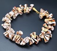 Muschelkette mit 18K Goldschließe