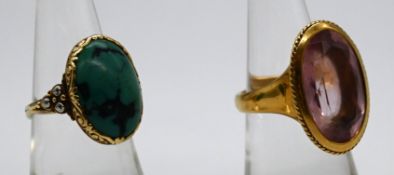 Goldringe mit bunten Steinen