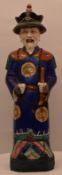 Chinesische Steingutstatue eines blauen gekrönten Kaisers.