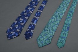 2 Hermès Seiden Krawatten: "Elefanten und Palmen" in blau (7183 UA)und "Paradiesvögel auf Zweigen" 