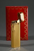 Cartier "Must de Cartier" Feuerzeug, vergoldetes Metall und roter Lack, Nr. 27992 V, funktionstücht