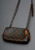 Louis Vuitton "Crossbody Pouchette" in Monogram Canvas, messingfarbene Hardware und heller Rindsled