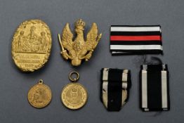 4 Diverse Teile Militaria: Abzeichen "Colberger Nationalgarde 1807", Abzeichen "Adler (Friedrich Wi