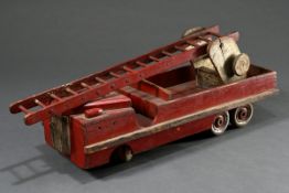 Spielzeug Feuerwehr Leiterwagen, Holz handbemalt, 1. Hälfte 20.Jh., 25x69x21,5cm, bespielt