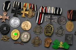 Konvolut diverse Orden und Ehrenzeichen WK I / WK II: Ordensspange mit Eisernem Kreuz (1813-1914), 