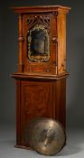 Großer zweiteiliger Polyphon Musikautomat, bez.: "Fortuna", Nussbaum, um 1900, mit 11 Platten (Ø 46