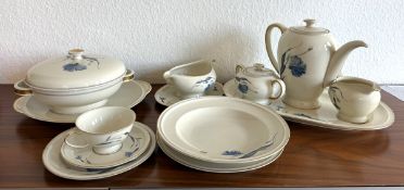 Rosenthal "Winifred Cornflower", Tee- und Speiseservice für sechs Personen, 38-teilig. Schön gestal