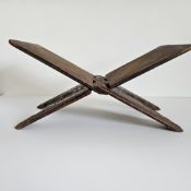 Koranständer aus Holz, stammt aus Afghanistan