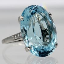 Large cocktail ring with aquamarine and 6 brilliant-cut diamonds, Cartier, Paris, 20th century