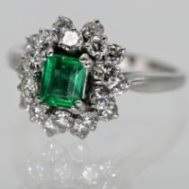 Ring with emerald approx. 0.6 ct and 20 brilliant-cut diamonds, total approx. 1.2 ct, jeweller Kern