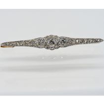 Elongated bar brooch, Art Déco, with 21 old-cut diamonds, total approx. 3.2(5) ct, circa 1925-1935