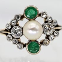 Ring with Akoya pearl, 2 emeralds, 2 old-cut diamonds and 12 rose-cut diamonds, circa 1930