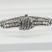 Jewellery wristwatch with 51 brilliant-cut diamonds and 14 baguette-cut diamonds, total approx. 3 c