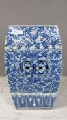 Asiatischer Porzellanhocker Warmhalte
