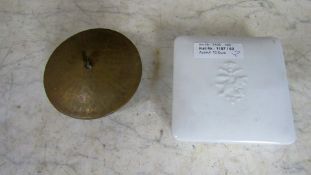 2 Deckelschatullen Porzellan und
