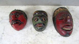 3 antike Asiatische Wandmasken 25 und