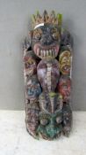 Wandmaske asiatisch farbig staffiert
