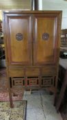 Asiatischer Hochzeitschrank