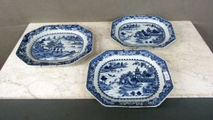 Drei asiatische Porzellanplatten