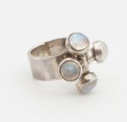 Cathrin Petzhold, Ring mit 4 Mondstein-Cabochons, Silber gepr. 