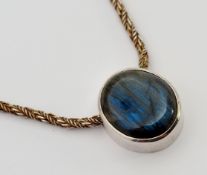 Cathrin Petzold, Anhänger mit Labradorit an Kette, 925er Silber