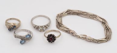 Konvolut Schmuck, 835er/ 925er Silber: Armband und 4 Ringe