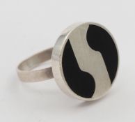Ring, 835er Silber/ Holz, Silberschmiedearbeit, 1970er Jahre 