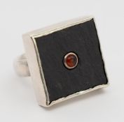 Cathrin Petzhold, Ring mit Feueropal in Schieferplatte, Silber gepr. 
