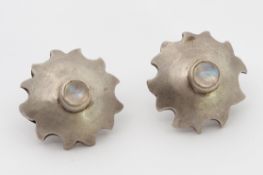 Cathrin Petzhold, Paar Ohrstecker mit Mondstein-Cabochon, 925er Silber 