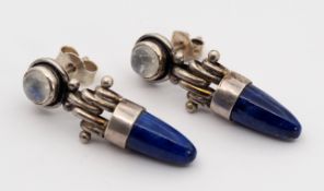 Cathrin Petzhold, Paar Ohrstecker mit Lapislazuli und Mondstein, Silber gepr.