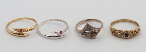 Konvolut von 4 Ringen, 925er Silber, dabei 2 Schlangenringe, einer vergoldet 