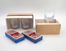 4 zylindrische Gläser mit zartem Mattschliffdekor, Czechoslovakia und 4 Kristall- Handascher