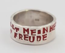 Cathrin Petzhold, Ring mit roter Inschrift "UND FÜLLT MEIN HERZ MIT FREUDE", 925er Silber 