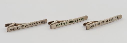 Cathrin Petzhold, 3 Krawattenspangen mit Spruch WAS ZUFÄLLT IST FÄLLIG/  MASTER UNIVERSE/ LOVE ME O
