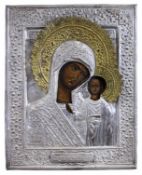 Gottesmutter von Kasan, Ikone mit Silber-Oklad, Russland, 19. Jh., Holztafel mit einem Rückseiten-S