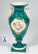 Volutenvase mit Blumenbukett. MEISSEN nach 1954, 1. Wahl.