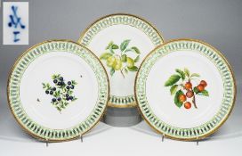 Dreier Satz seltene Obstteller. MEISSEN 1817 - 1824 und 19./20. Jahrhundert