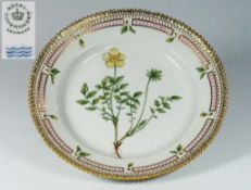 ROYAL COPPENHAGEN, Zierteller, aus der Serie "Flora Danica".