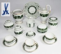 MEISSEN Konvolut mit insgesamt 16 Teilen "Weinlaubdekor".