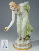 Große Jugendstilfigur "Kugelspielerin", MEISSEN